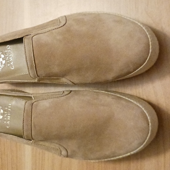 Vince Camuto "Merinney" Tortilla Suede Slip On Shoes in Size 7.5M - Picture 5 of 9
